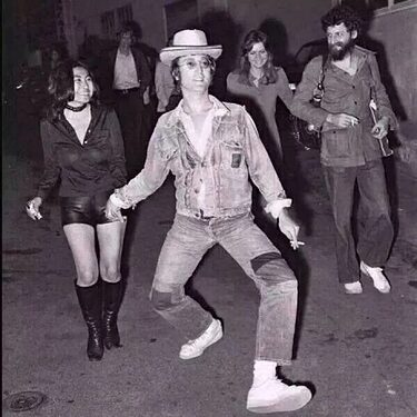 John-Lennon-Walk-1024x1024-190469882