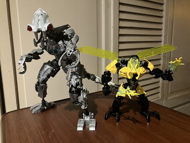 "Argentum Rex" is on the left. Alazan is on the right.
