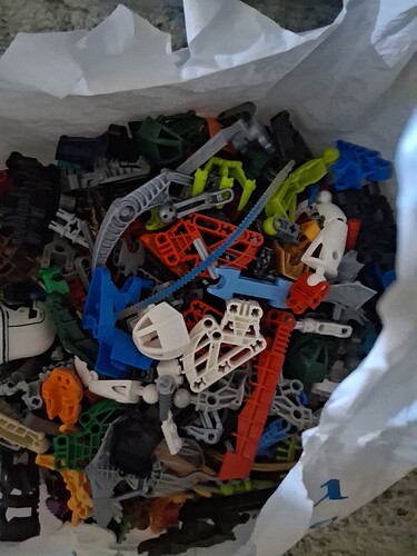 3046