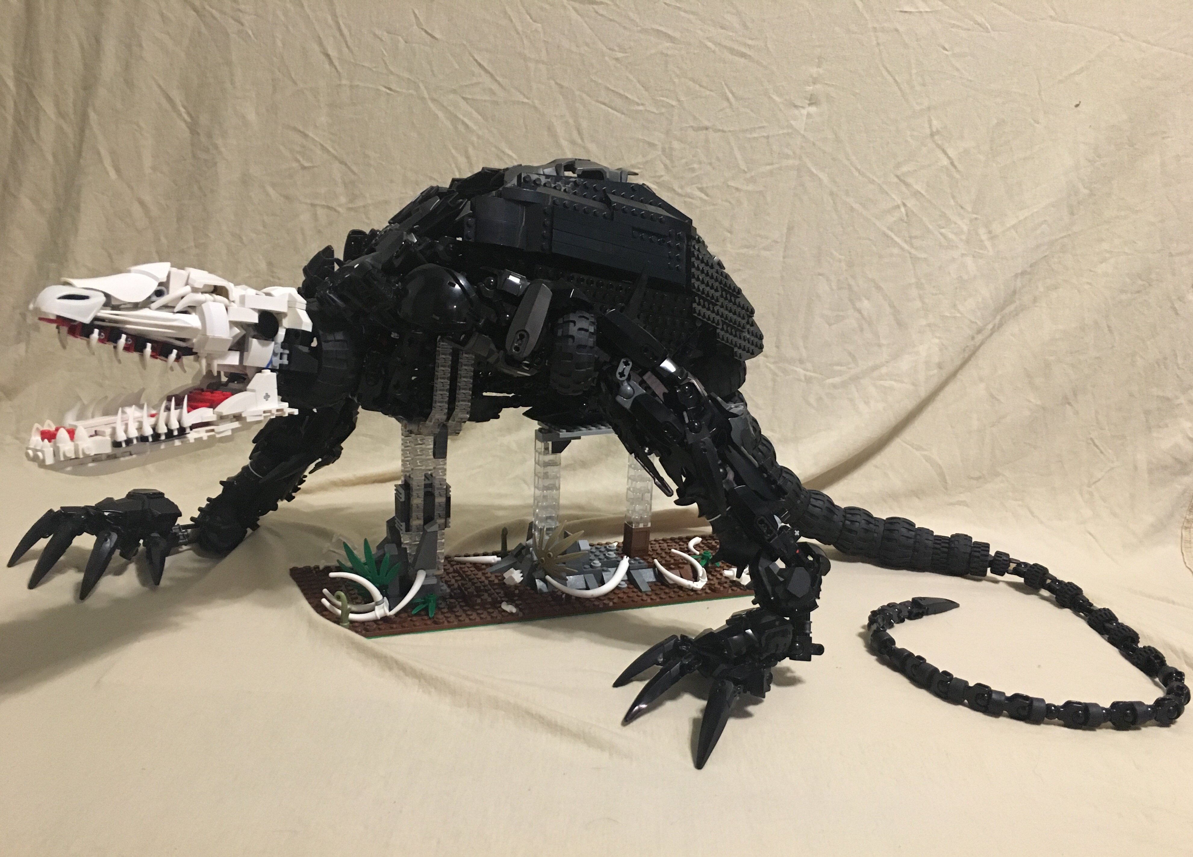 Lego skull crawler