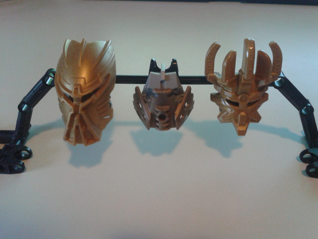 Bionicle masks. LEGO Bionicle маска мироздания. LEGO Bionicle Mask Ignika. LEGO Bionicle g2 Gold Masks. Лего Бионикл маска Вахи.