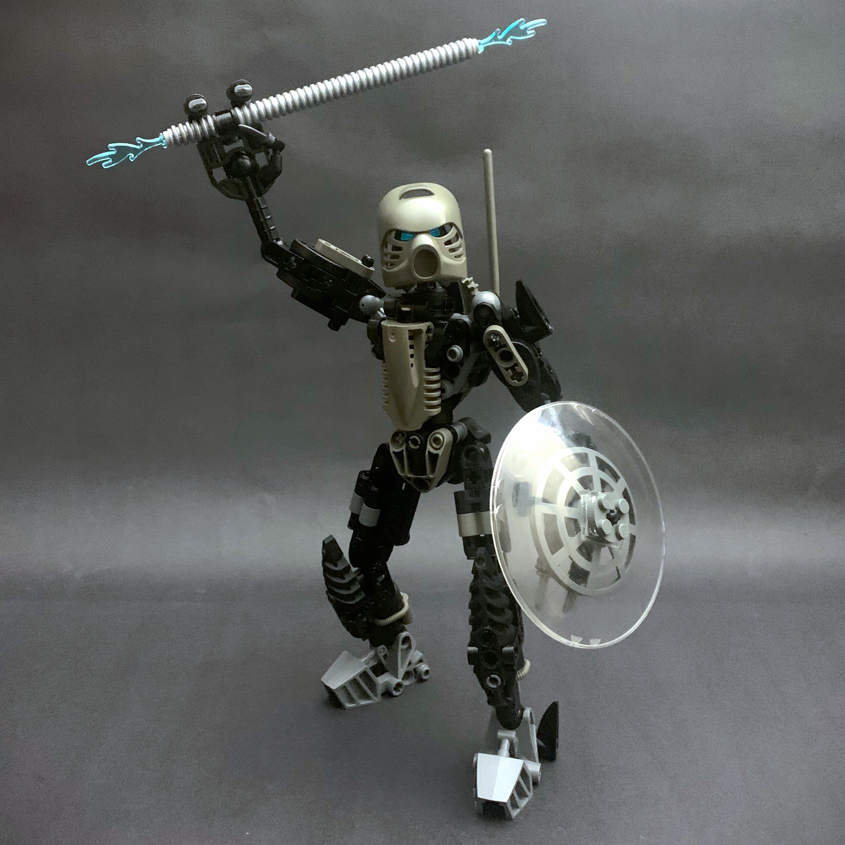 Quartz Wanduhr mit Lego Bionicle Motiv 
