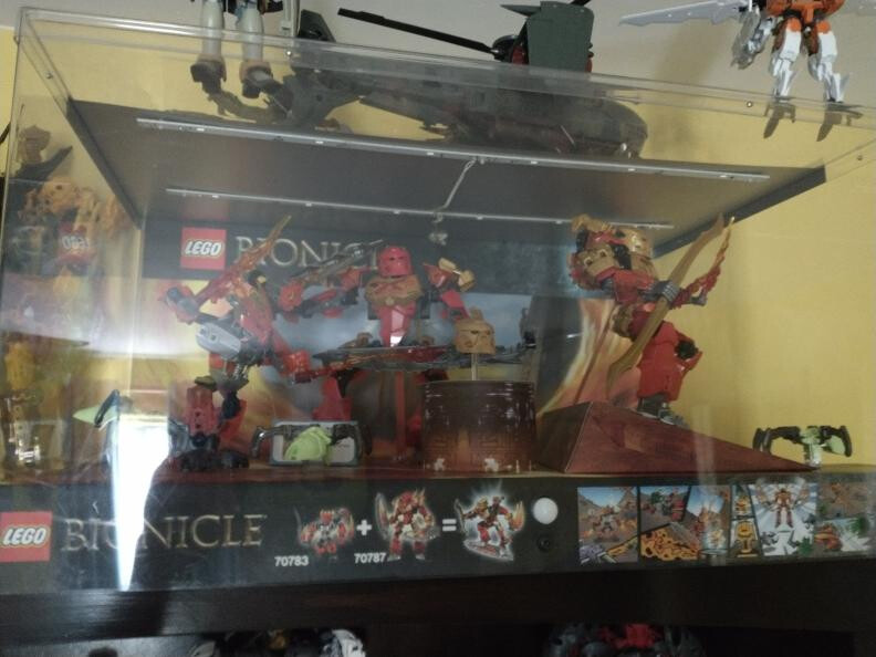 Display Assembled Set, Small Plastic Case with Bionicle Piraka