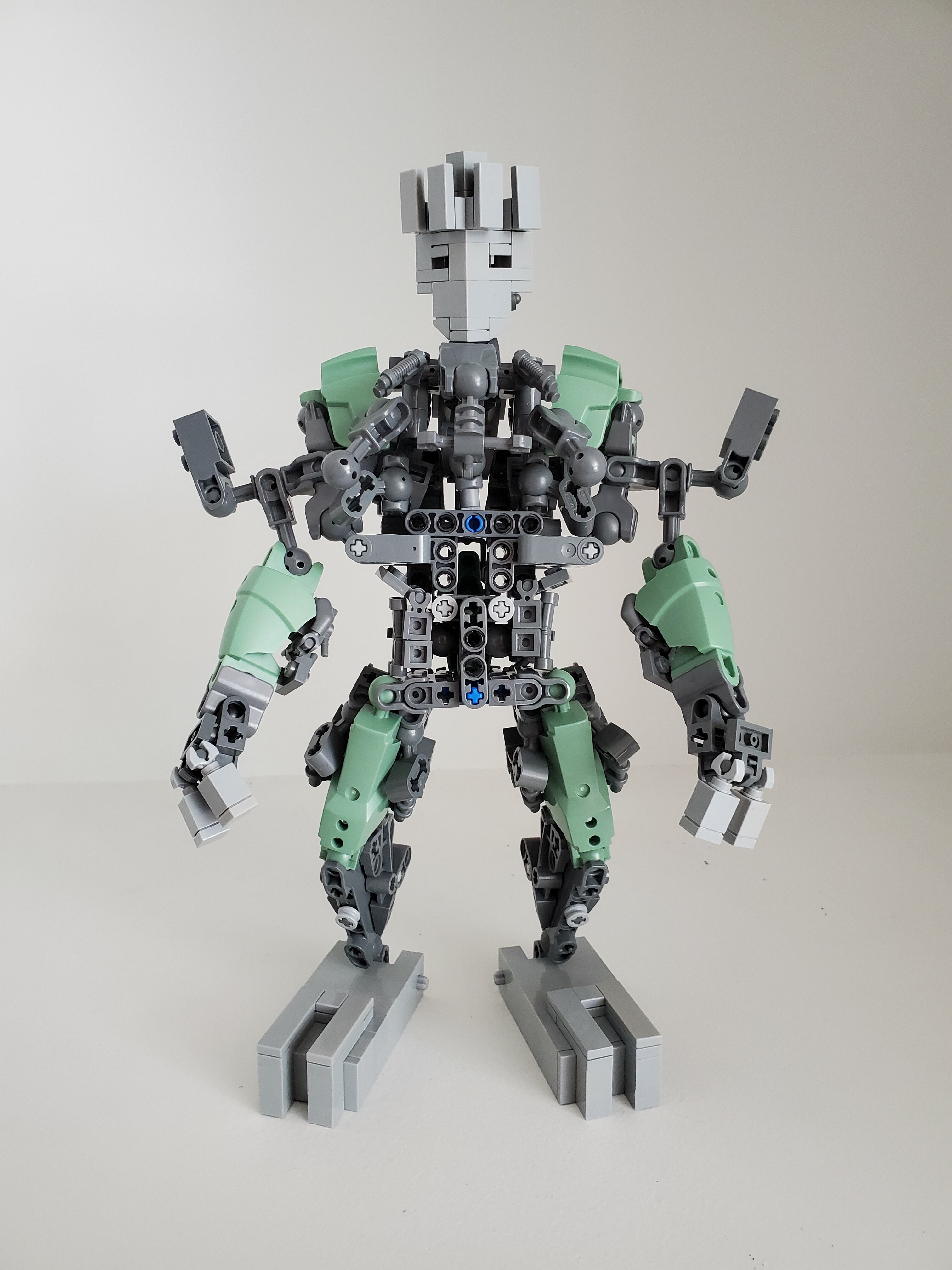 LEGO BIONICLE, LARGE 11 inches in height, Green/Blk/Gray, POSEABLE